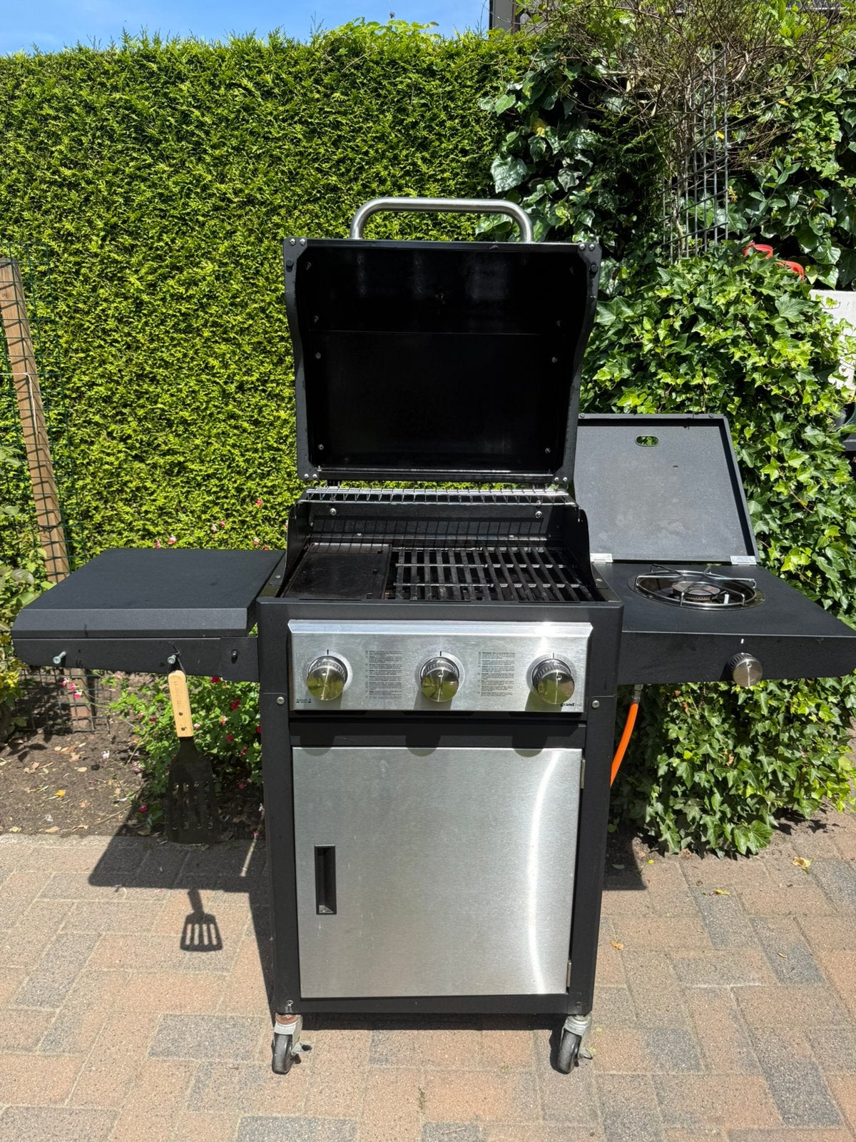 Gasbarbecue met zijbrander en bakplaat – in nette staat, Ophalen, Zo goed als nieuw