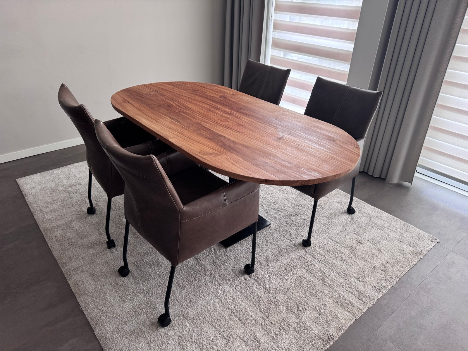 Teak eettafel (reeds gereserveerd) en leren stoelen, Huis en Inrichting, Tafels | Eettafels, Ophalen, Gebruikt, Teakhout, 50 tot 100 cm