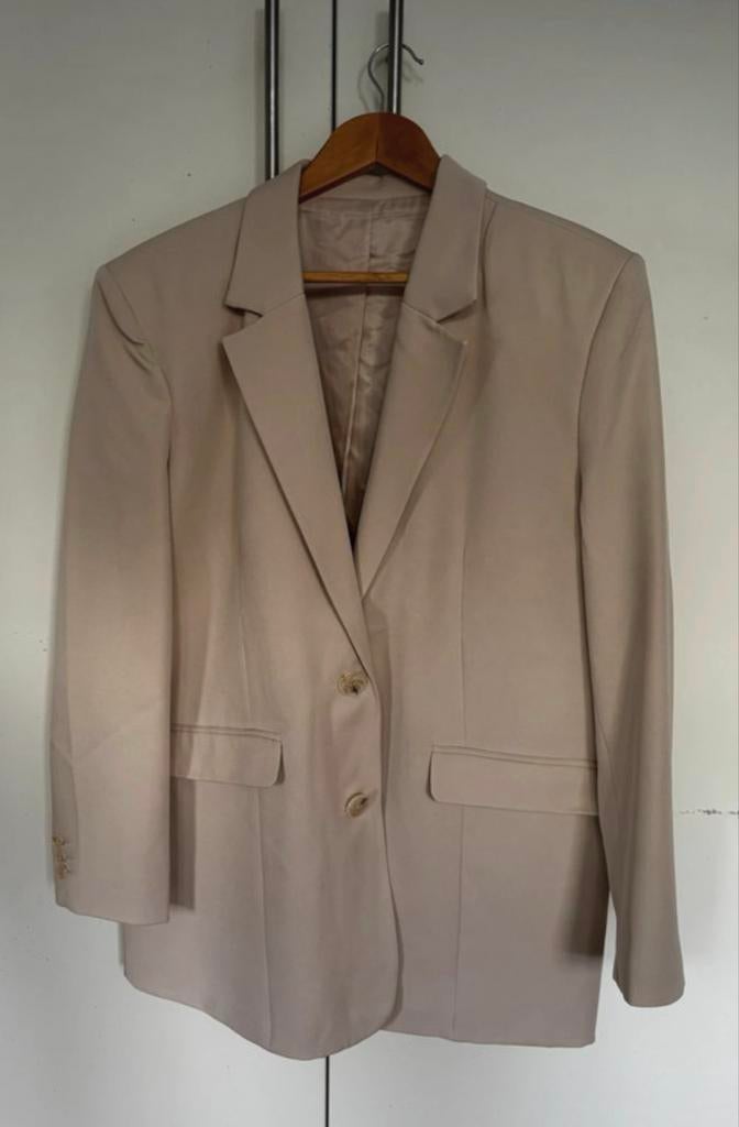 Ecru blazer van NA-KD maat 42, Beige, Maat 42/44 (L), Ophalen of Verzenden, Jasje