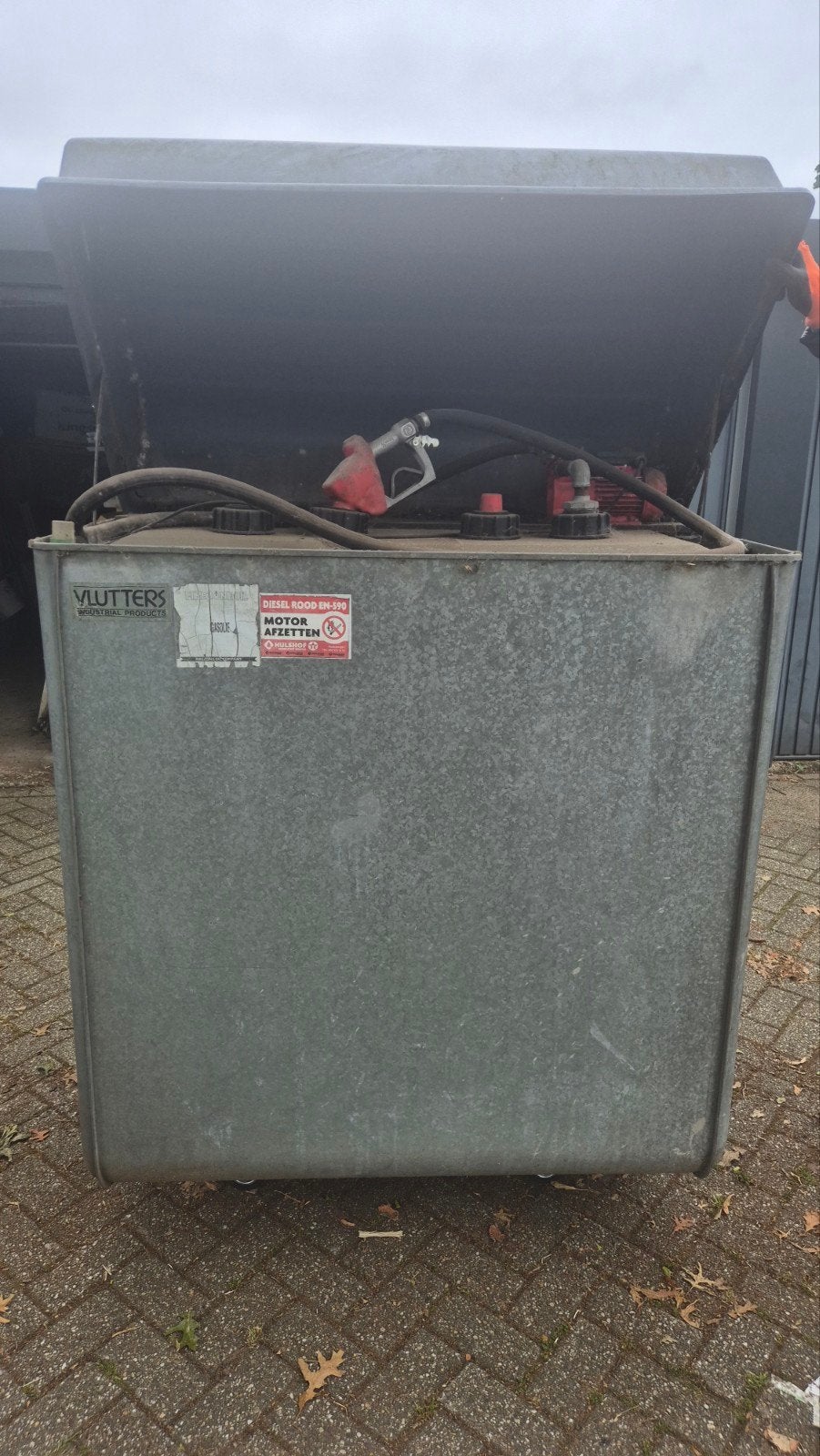 Diesel tank met pomp, Ophalen