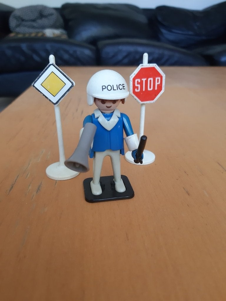 Vintage Playmobil: Agent met 2 verkeersborden (Set 3324x), Gebruikt, Complete set, Ophalen of Verzenden, Figuren