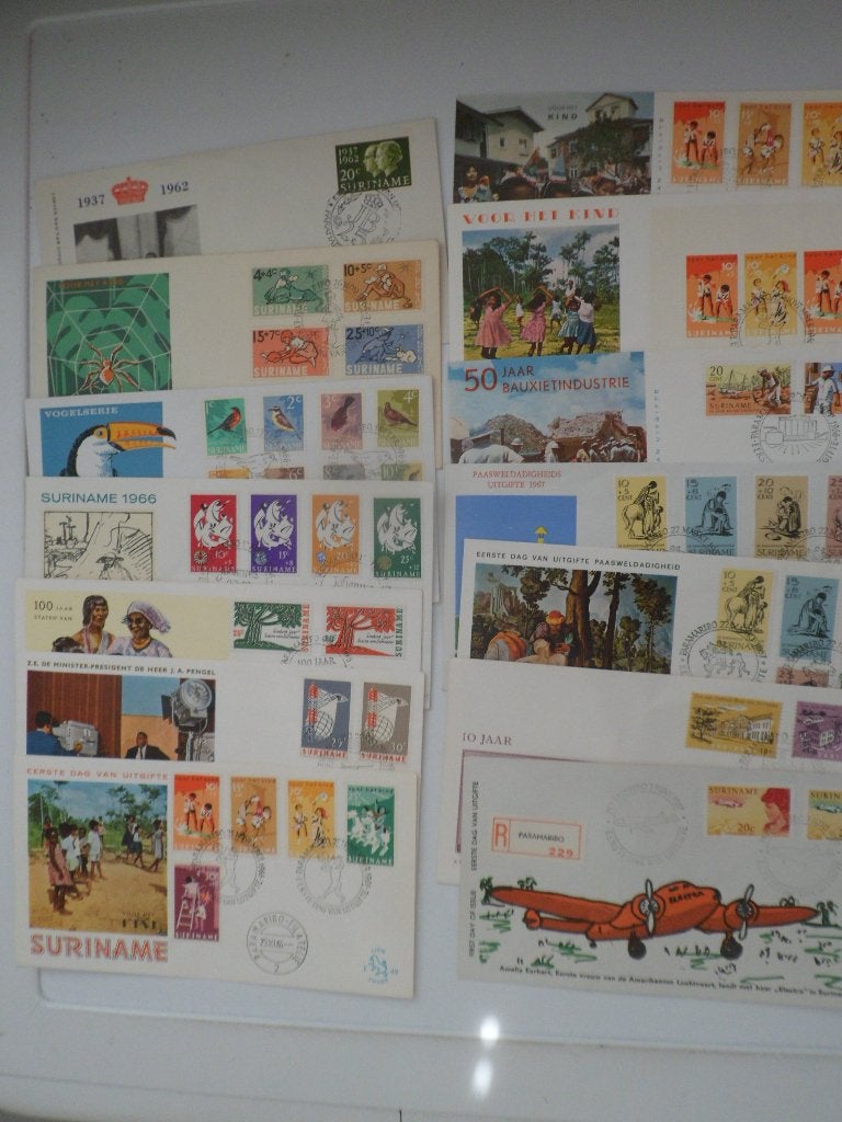87 FDC's Suriname tussen E39-E113 + 2 LP3, Verzenden, Gestempeld