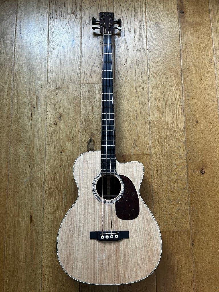 Martin Guitar BC-16E Akoestische Bas met Pickup, Muziek en Instrumenten, Snaarinstrumenten | Gitaren | Bas, Nieuw, Semi-akoestisch
