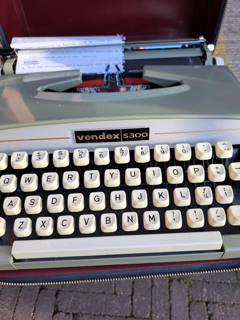 Vendex 300 typemachine nieuw in originele doos, Ophalen