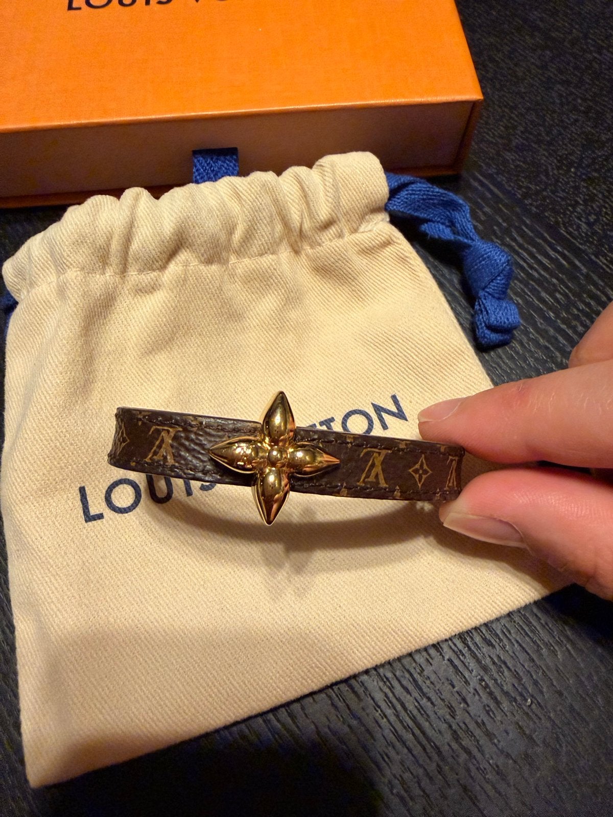 Louis Vuitton flowergram Armband met Gouden Bloem, Ophalen of Verzenden, Zo goed als nieuw, Bruin, Leer