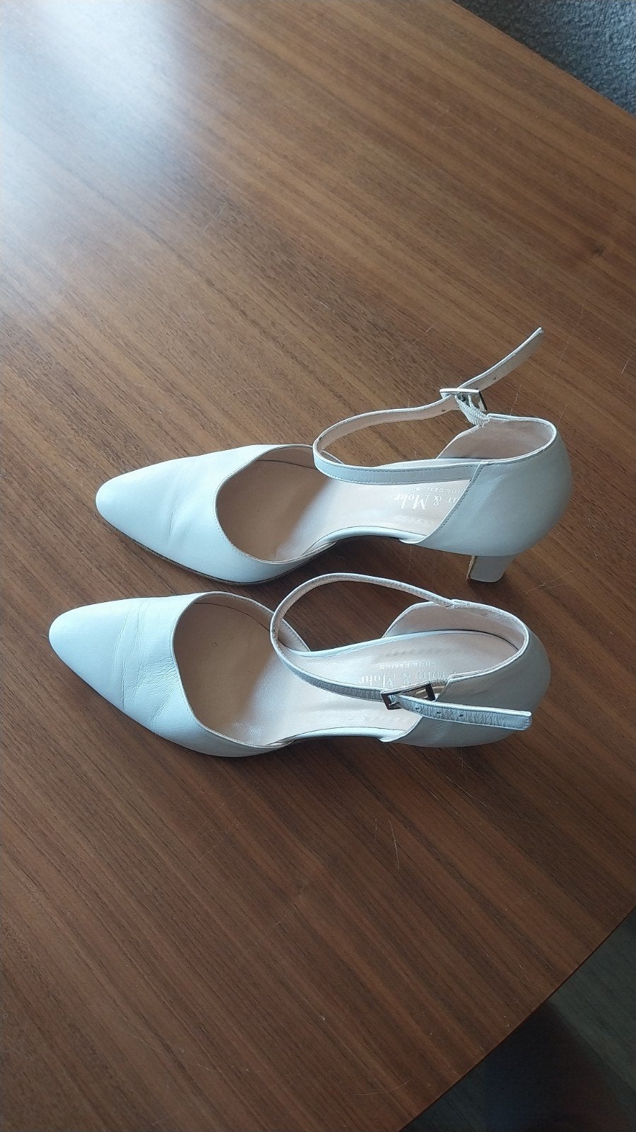 Elegante witte pumps met enkelbandje - Maat 42, Pumps, Wit, Ophalen of Verzenden, Zo goed als nieuw