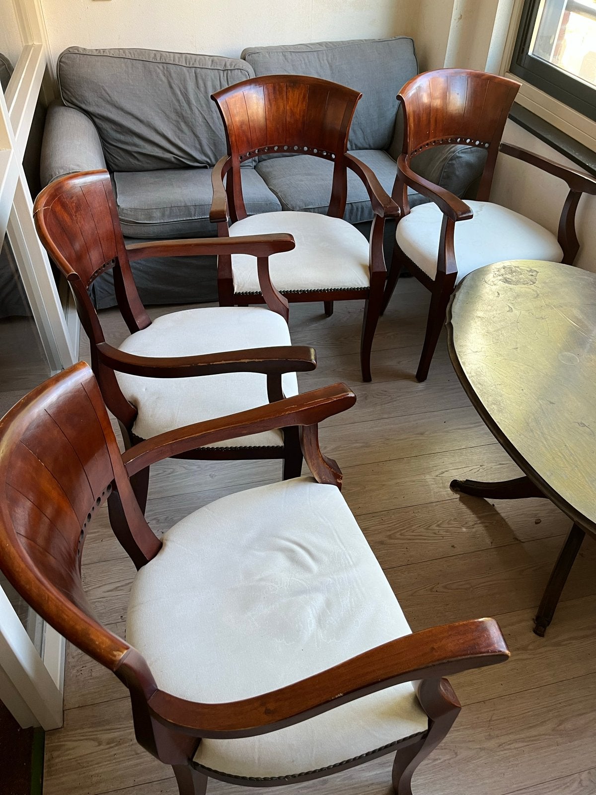 4 Antieke Opknapper Stoelen - Comfortabel maar Beschadigd, Ophalen