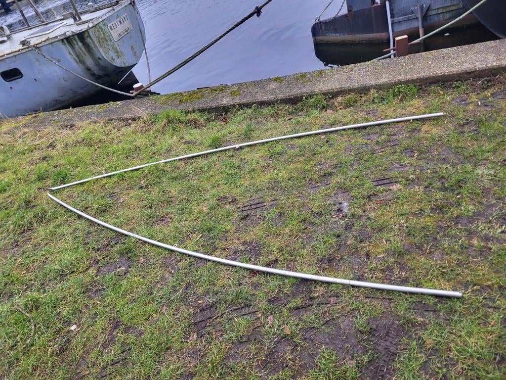 Rvs bokkepoten mast strijken, Ophalen