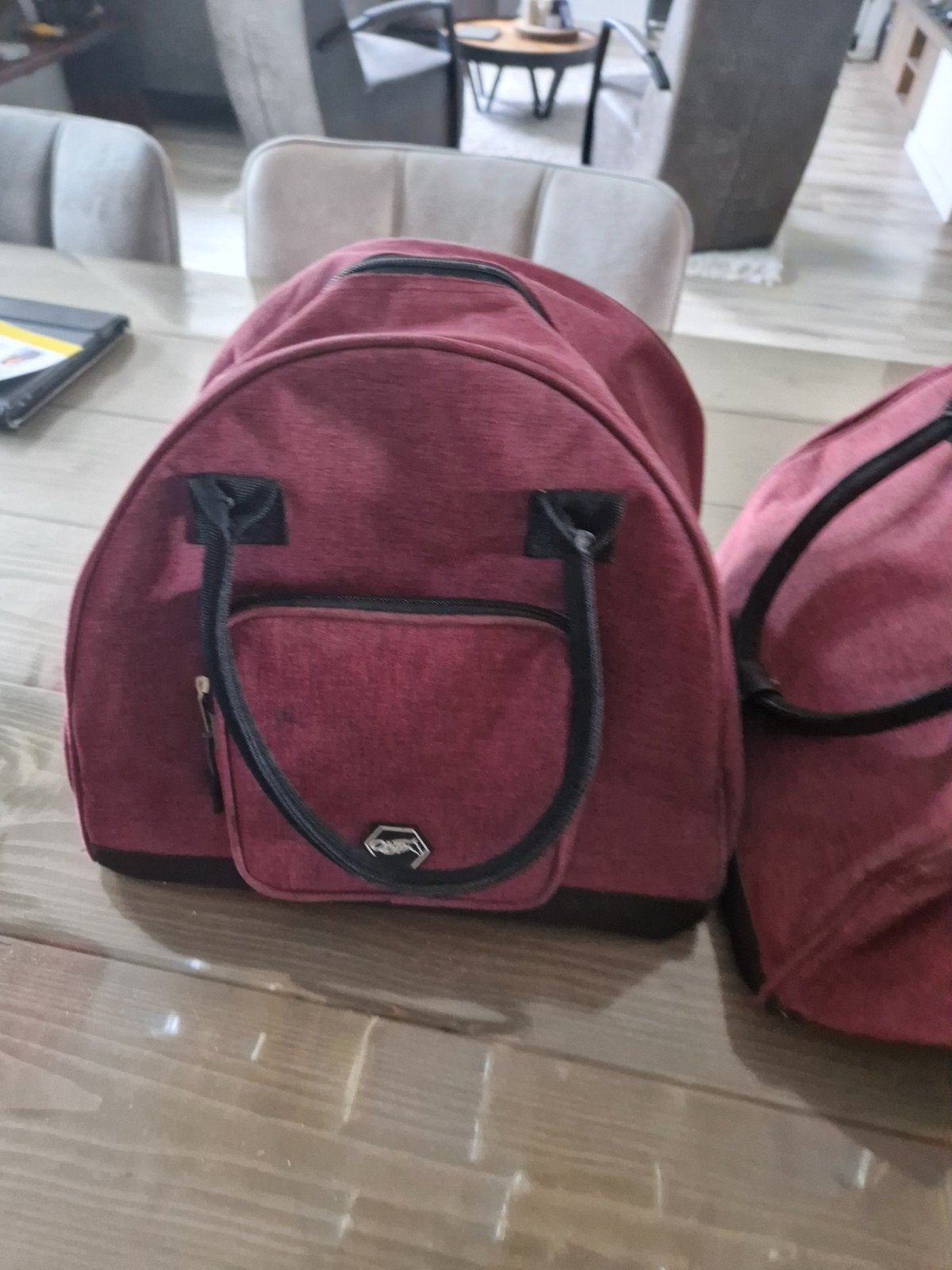 2 bordeau rode cap tassen, Ophalen of Verzenden, Zo goed als nieuw, Dressuur