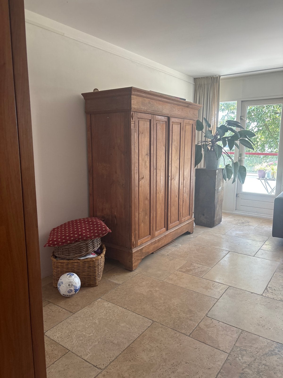 Robuuste Teakhouten Kast, Salontafel en Houten Zuil, Antiek en Kunst, Ophalen