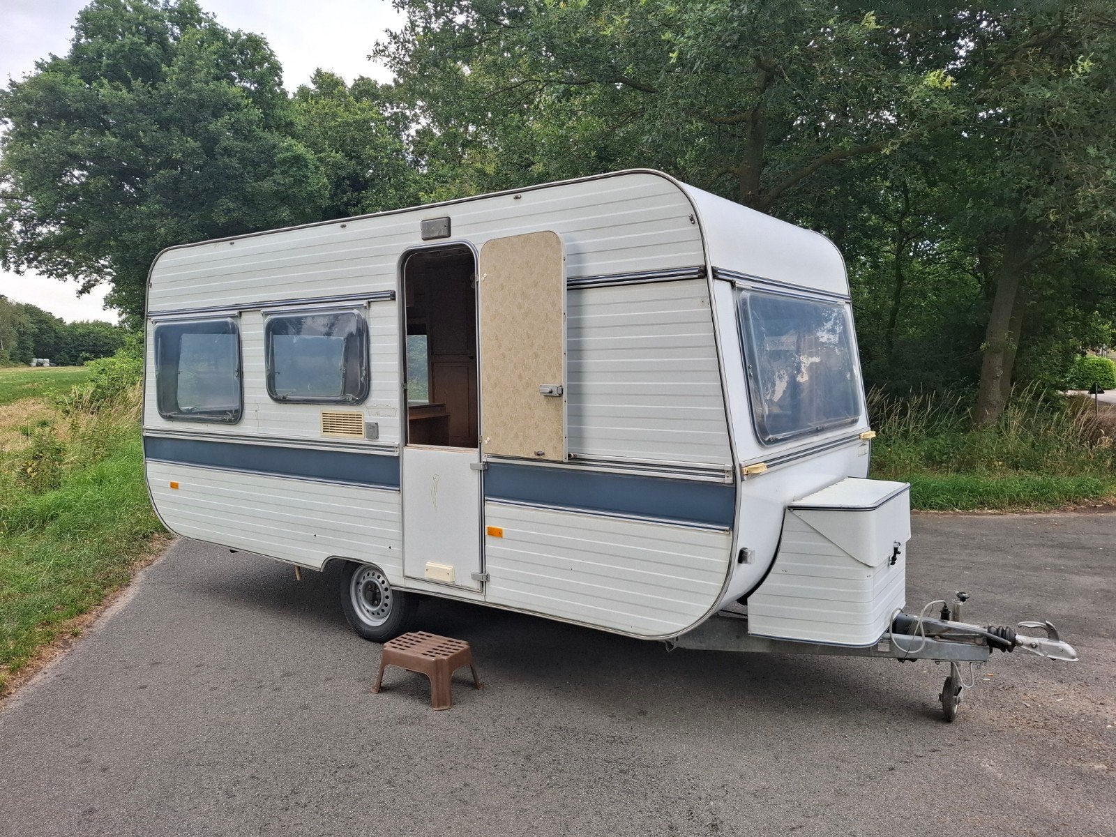 Mooie retro Adria caravan, klaar voor vertrek!, Bedrijf