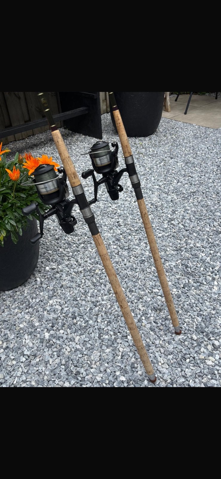 2x Carps Cabin Karperhengels – Handmade kurken handgreep, Ophalen, Zo goed als nieuw, Werphengel