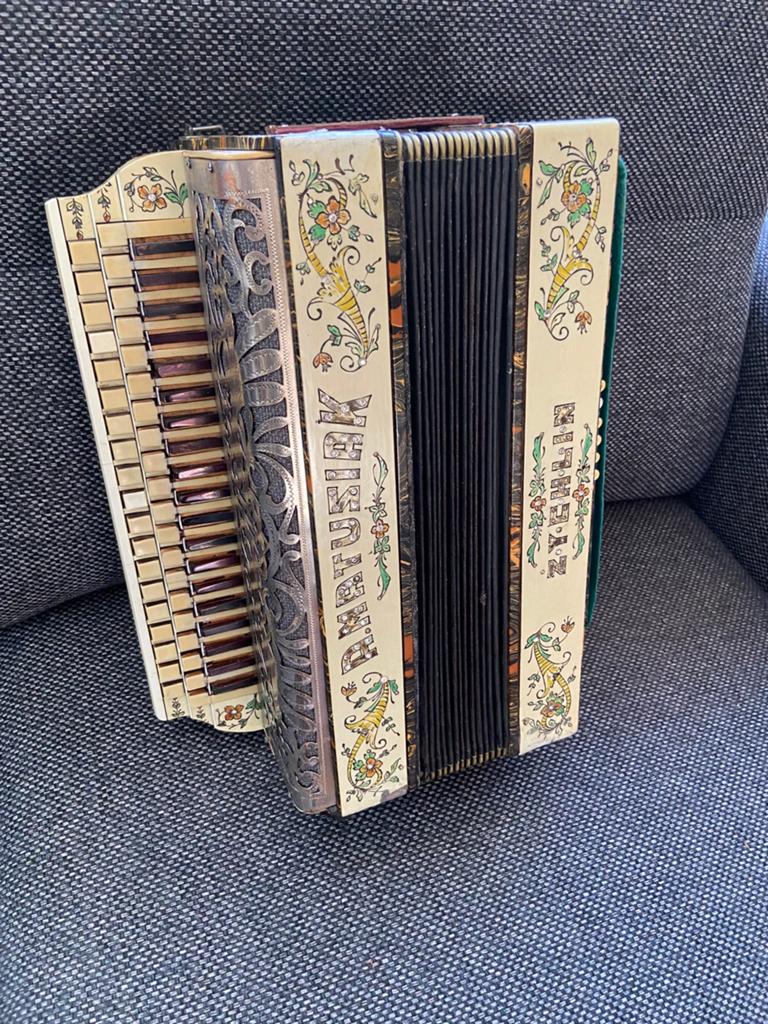 Vintage Accordeon, Ophalen