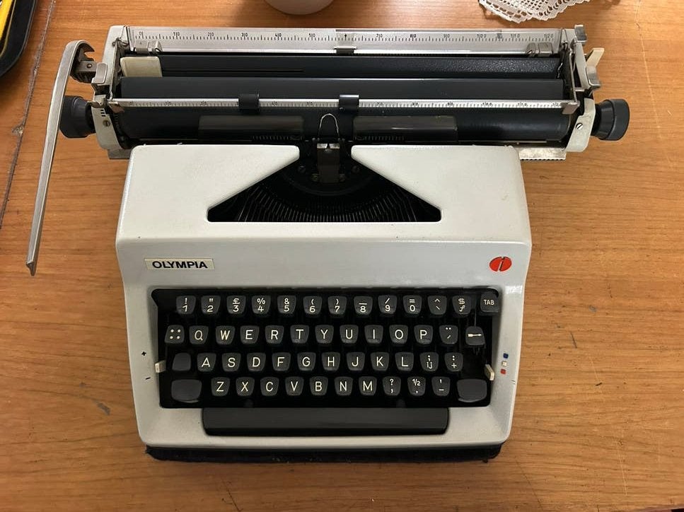 Typemachine Olympia SM9, Diversen, Ophalen, Gebruikt