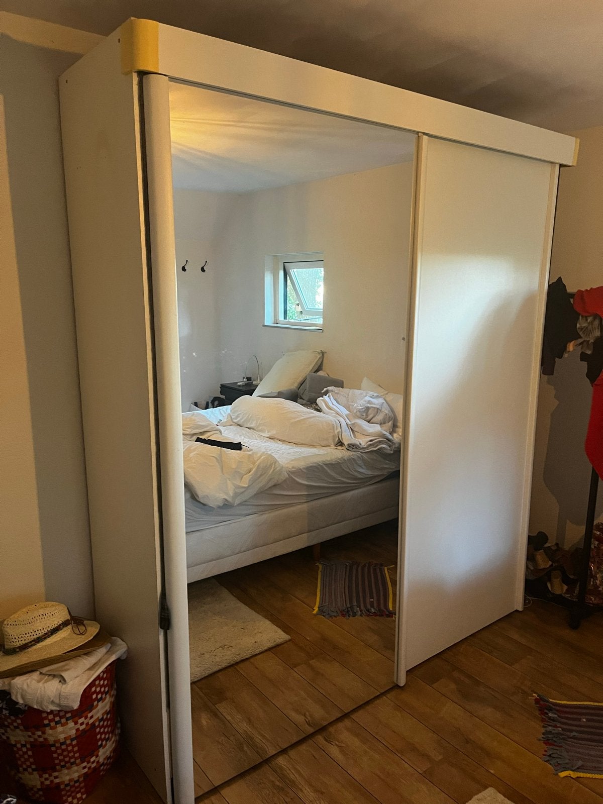 GRATIS ! Witte kledingkast met spiegel schuifdeur, Ophalen, Gebruikt, 200 cm of meer, 200 cm of meer
