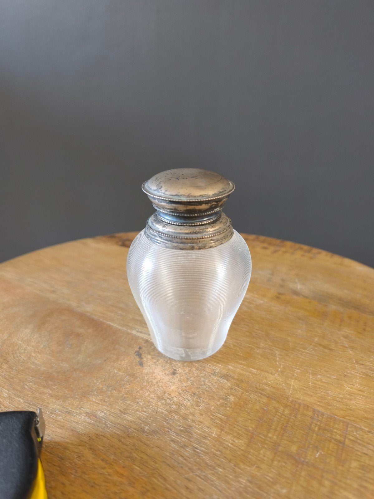 Antieke theebus met draadglas en zilveren montuur, Ophalen of Verzenden