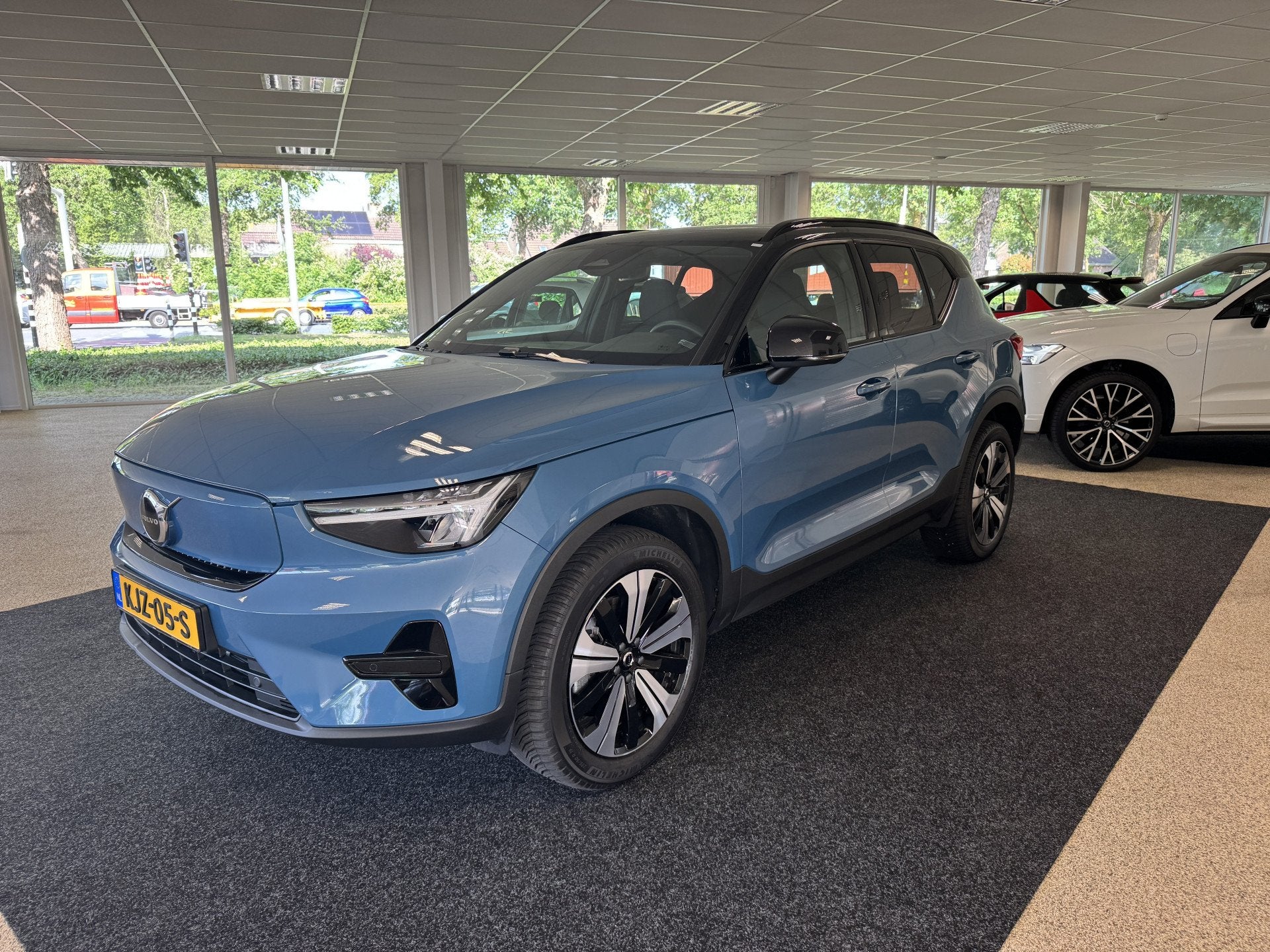 Volvo XC40 Recharge Core (bj 2022, automaat), Auto's, 12 maanden, Stof, Gebruikt, Zwart