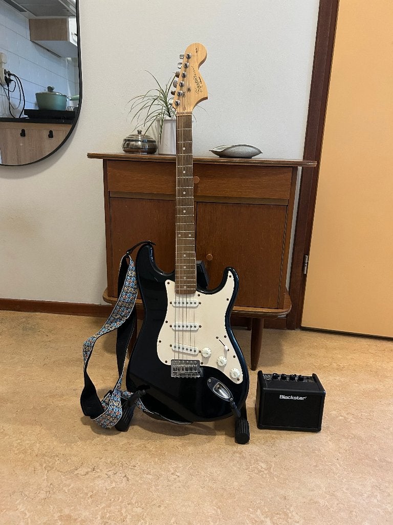 Fender Squier Affinity elektische gitaar + accesoires, Muziek en Instrumenten, Ophalen, Fender, Met versterker, Zo goed als nieuw