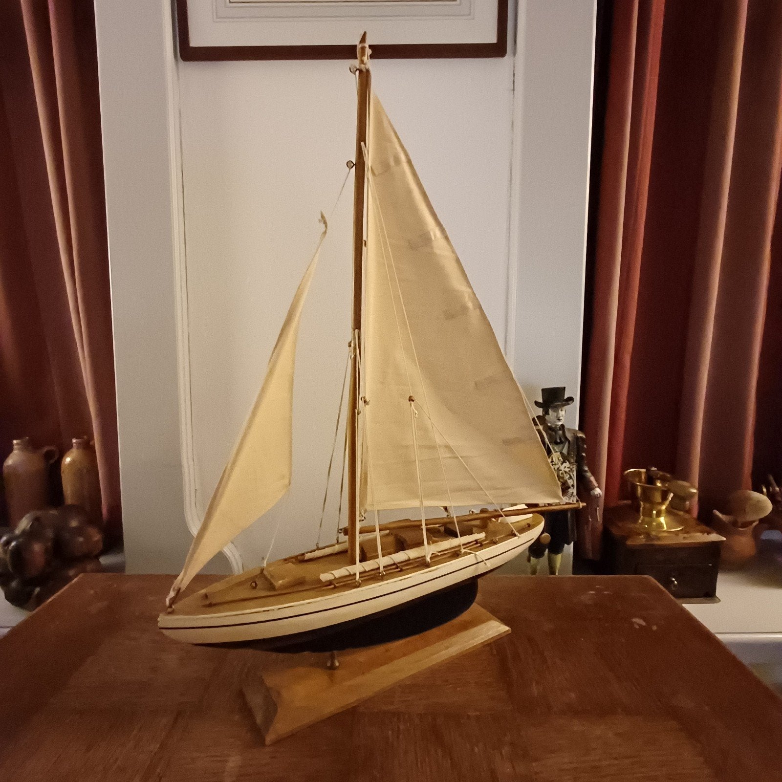 Twee prachtige houten scheepsmodellen - Zeilboot en Jonk, Ophalen, Gebruikt