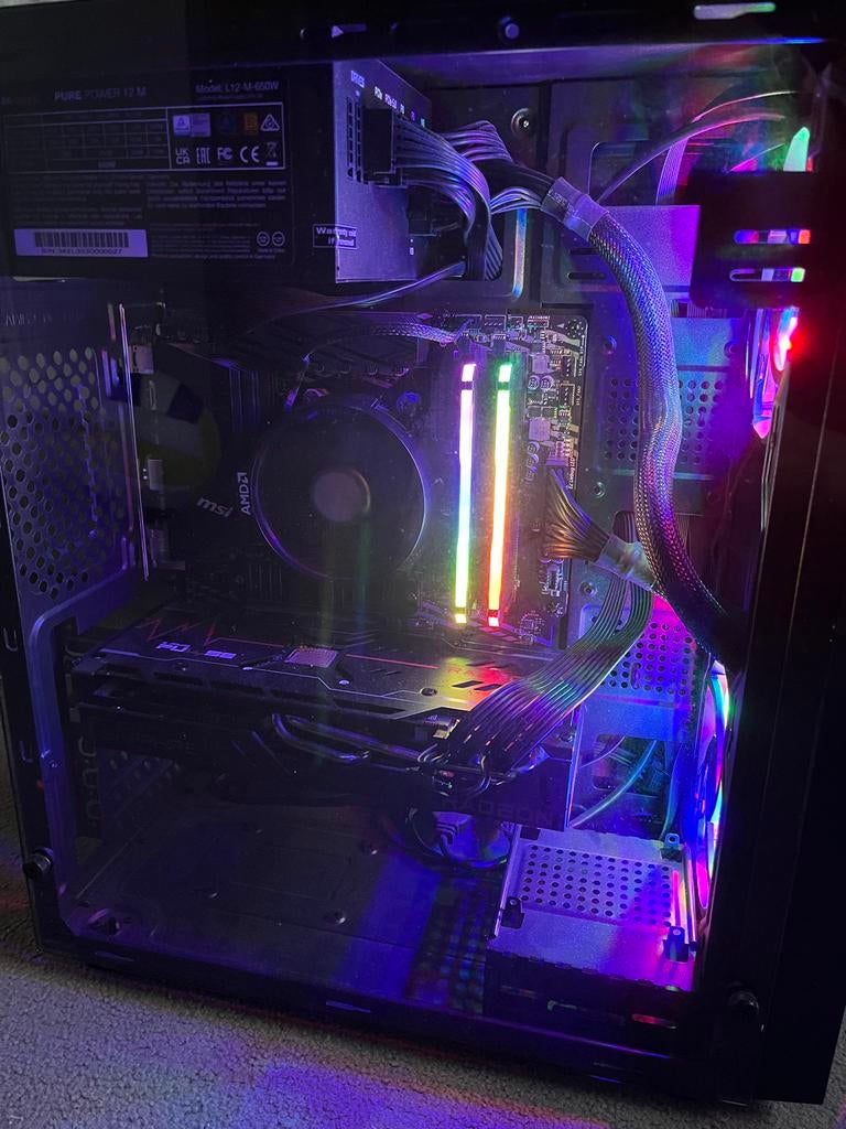 Gaming PC met RGB verlichting - Krachtig en Stijlvol, Ophalen, Overige genres, 1 speler, Zo goed als nieuw