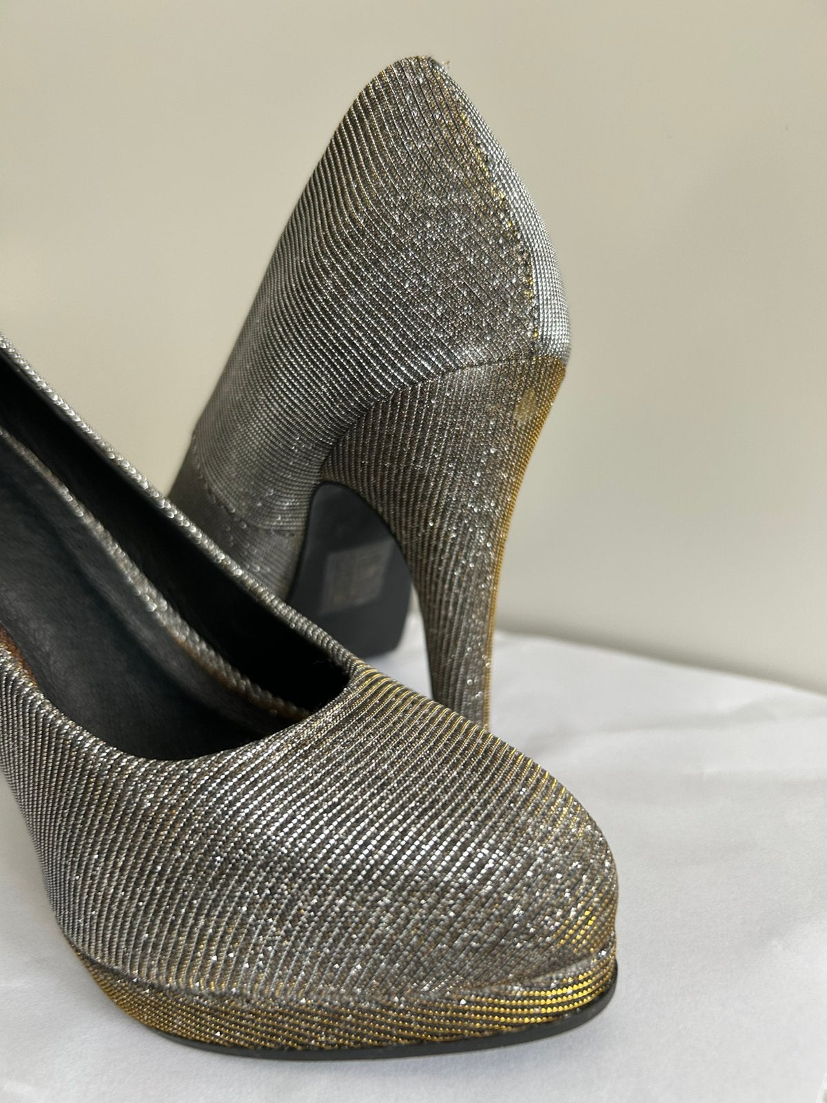 Manfield Pumps Maat 36 - Goud/Zilver Glitter, Kleding | Dames, Schoenen, Ophalen, Zo goed als nieuw, Overige kleuren