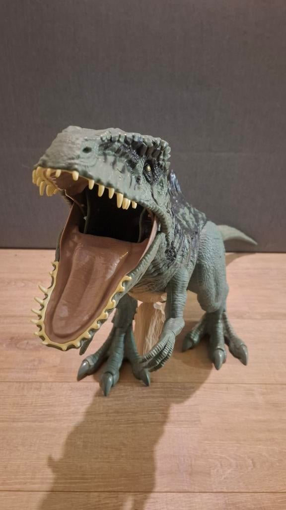 Jurassic World Giganotosaurus XXL, Ophalen