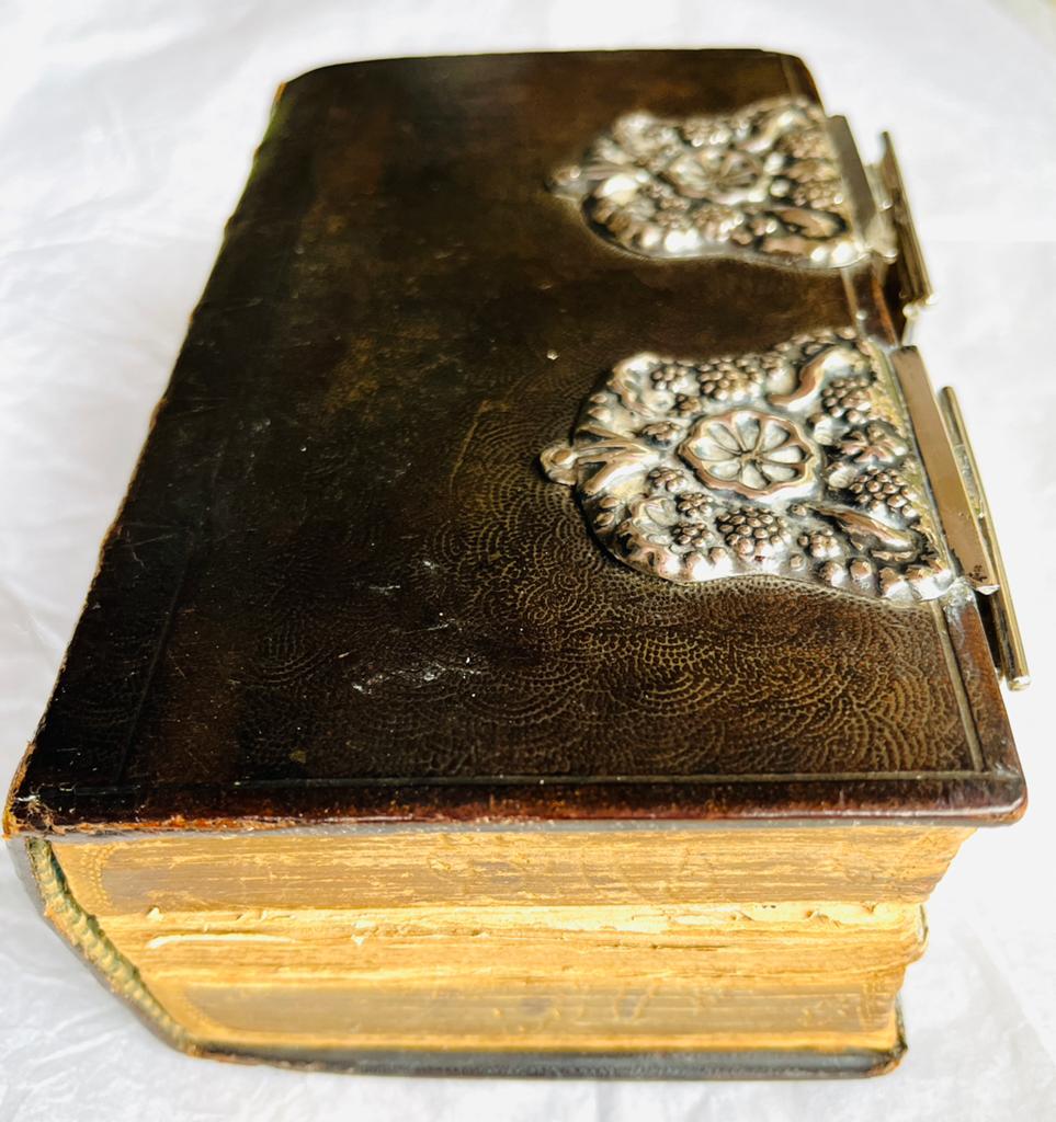 Staten Bijbel 1867 Met Zilveren Sloten, Antiek en Kunst, Ophalen of Verzenden, Bijbel