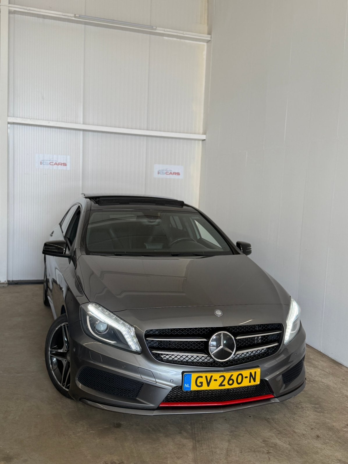 Mercedes-Benz A-Klasse A180 d | AMG | Panorama dak | Xenon!, Voorwielaandrijving, 4 cilinders, Leder en Stof, Origineel Nederlands