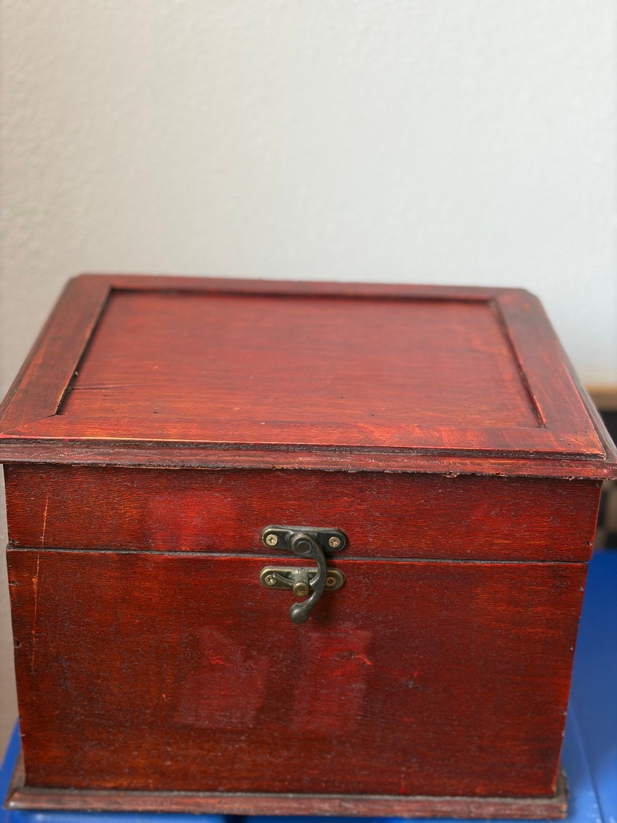 Vintage houten kistje met metalen sluiting, Ophalen, Minder dan 50 cm, Gebruikt, 5 – 50