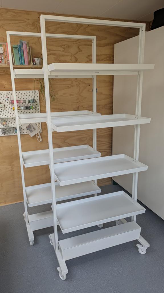 2x stellingkast Ikea Mittzon met planken en kabeldoos, Ophalen