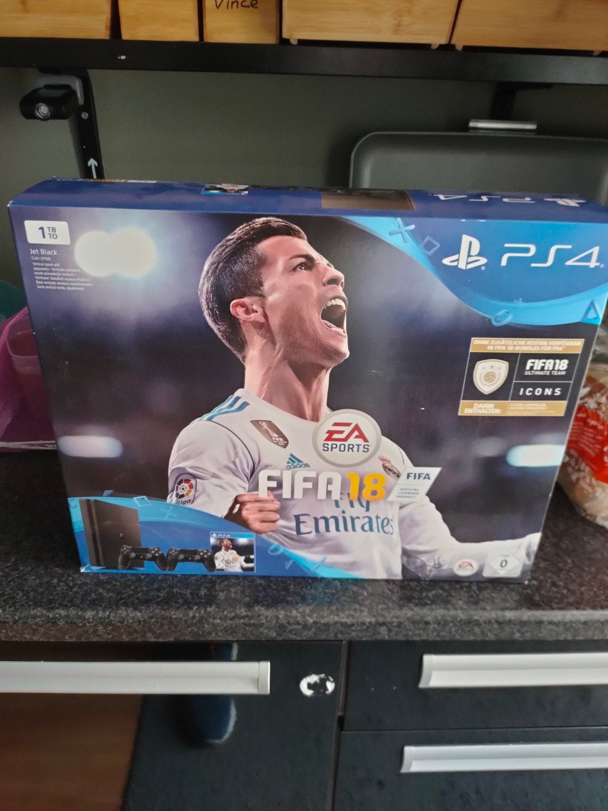 Lege PS4 doos FIFA 18 editie - Zo goed als nieuw, Spelcomputers en Games, Spelcomputers | Sony PlayStation 4, Ophalen, Zo goed als nieuw