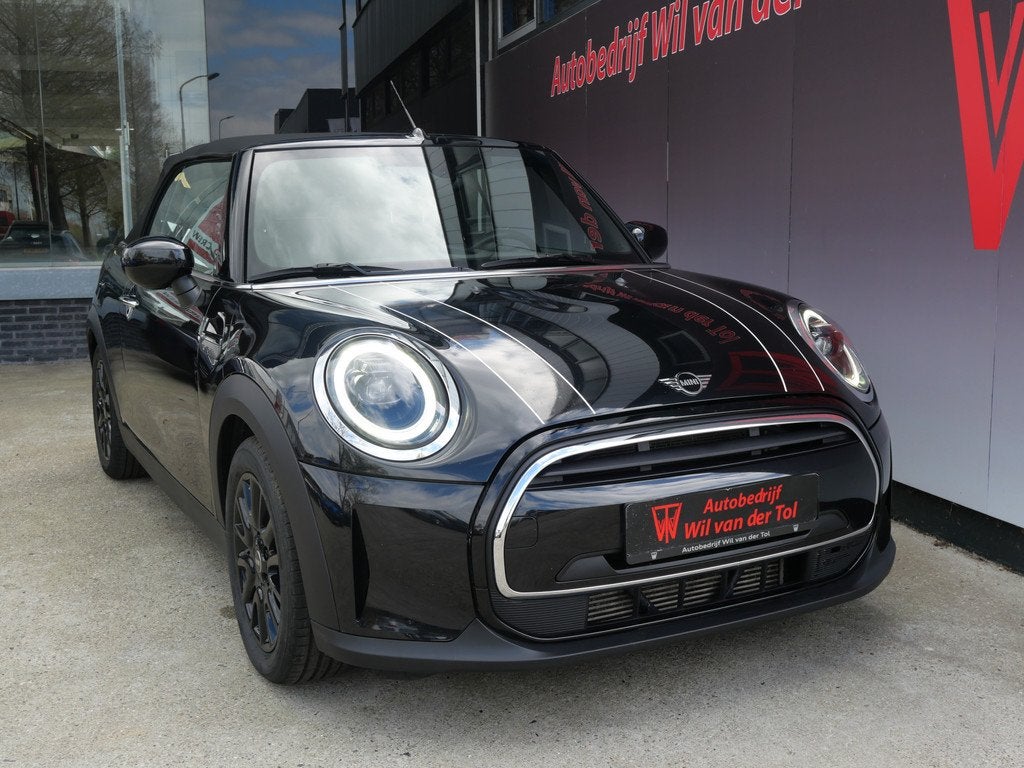 MINI Cabrio 1.5 COOPER | AUTOMAAT | LED | HALF-LEER | FACELI, Auto's, Mini, 136 pk, Gebruikt, Zwart, Cabriolet