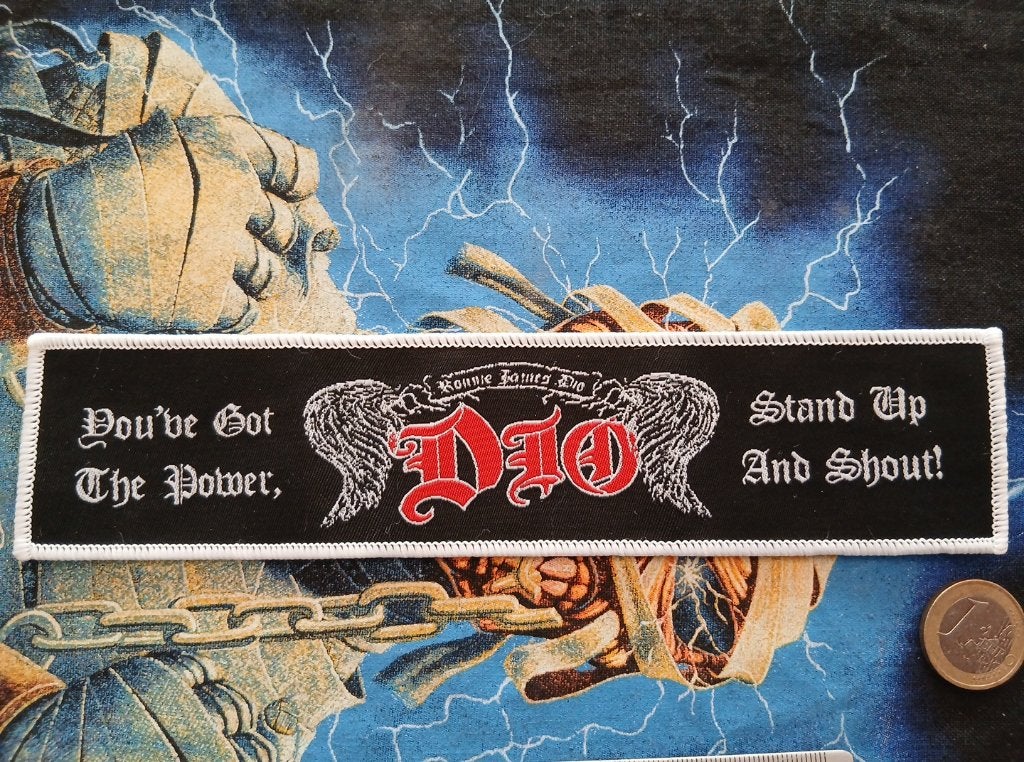 Dio vrij mooie stand up and shout strip patch 82--5 x 21 cm, Verzamelen, Ophalen of Verzenden, Nieuw, Kleding