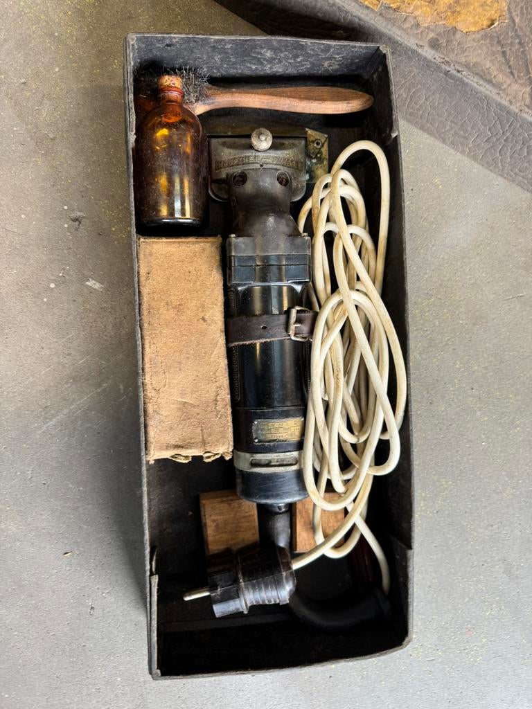 Hauptner scheermachine antiek, Ophalen