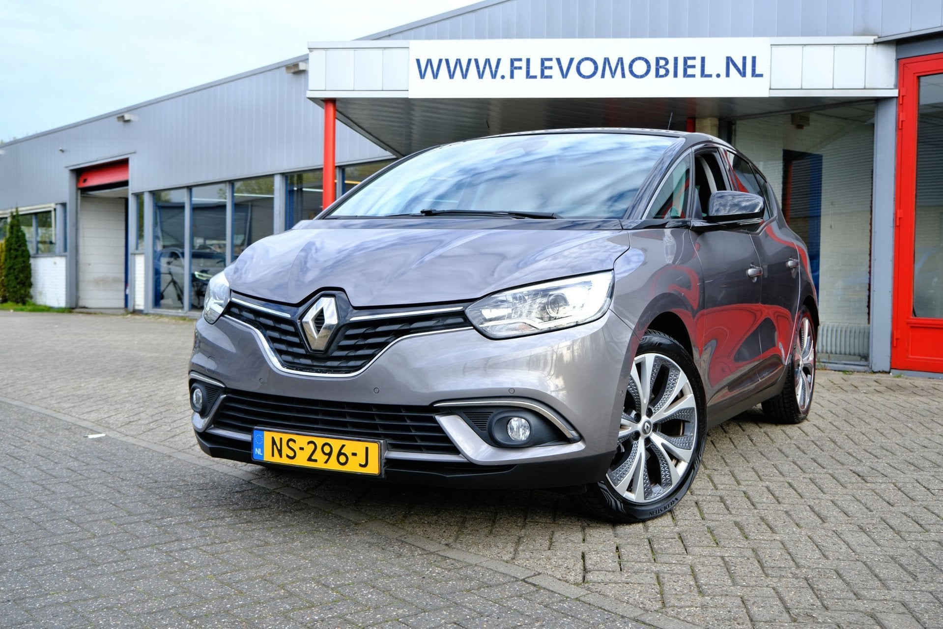 Renault Scénic 1.2 TCe Intens Navi|Half Leder|ParkAssist|Ca, Auto's, Renault, Voorwielaandrijving, Gebruikt, Euro 6, 4 cilinders