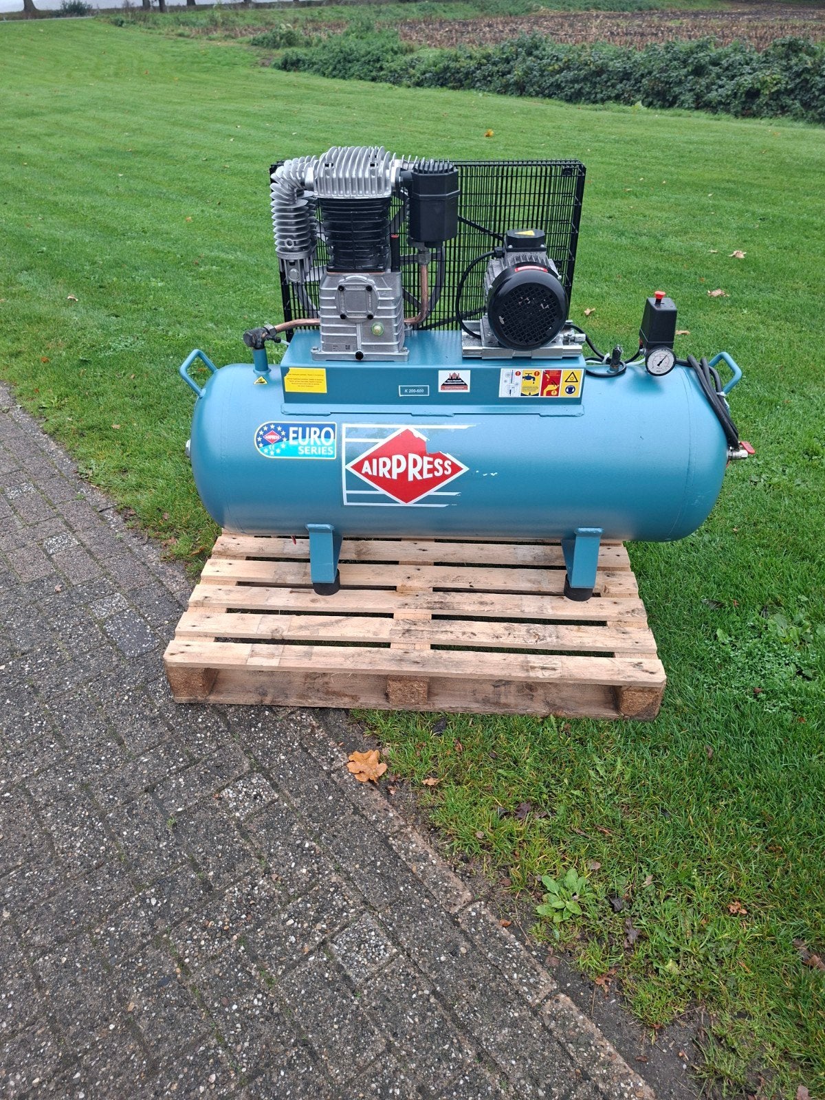 Compressor merk Airpress, Doe-het-zelf en Verbouw, 100 liter of meer, Ophalen of Verzenden, Zo goed als nieuw