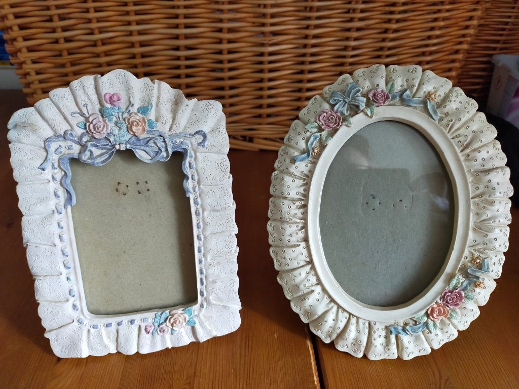 Te koop: 2x Fotolijstjes - ovaal en rechthoekig, Ophalen of Verzenden, Zo goed als nieuw, Met glas, Standaard fotolijst
