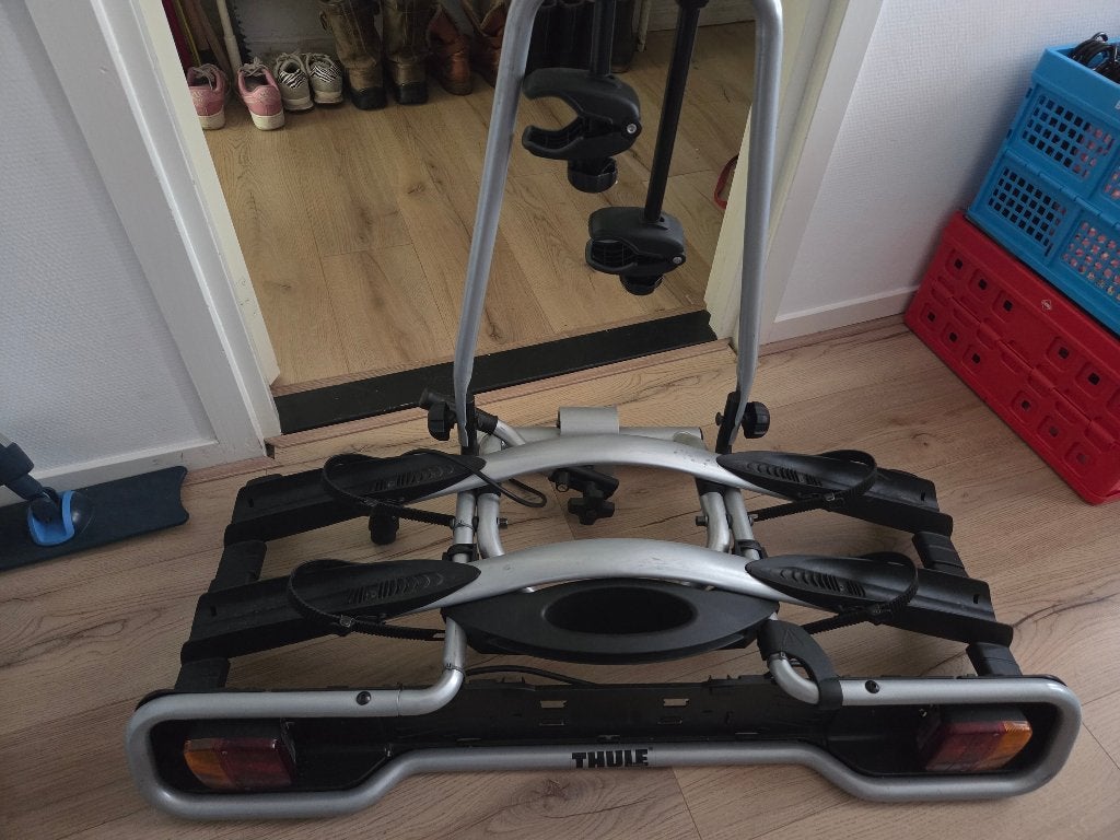 Nette fietsendrager van Thule, Ophalen, 2 fietsen, Gebruikt, Trekhaakdrager