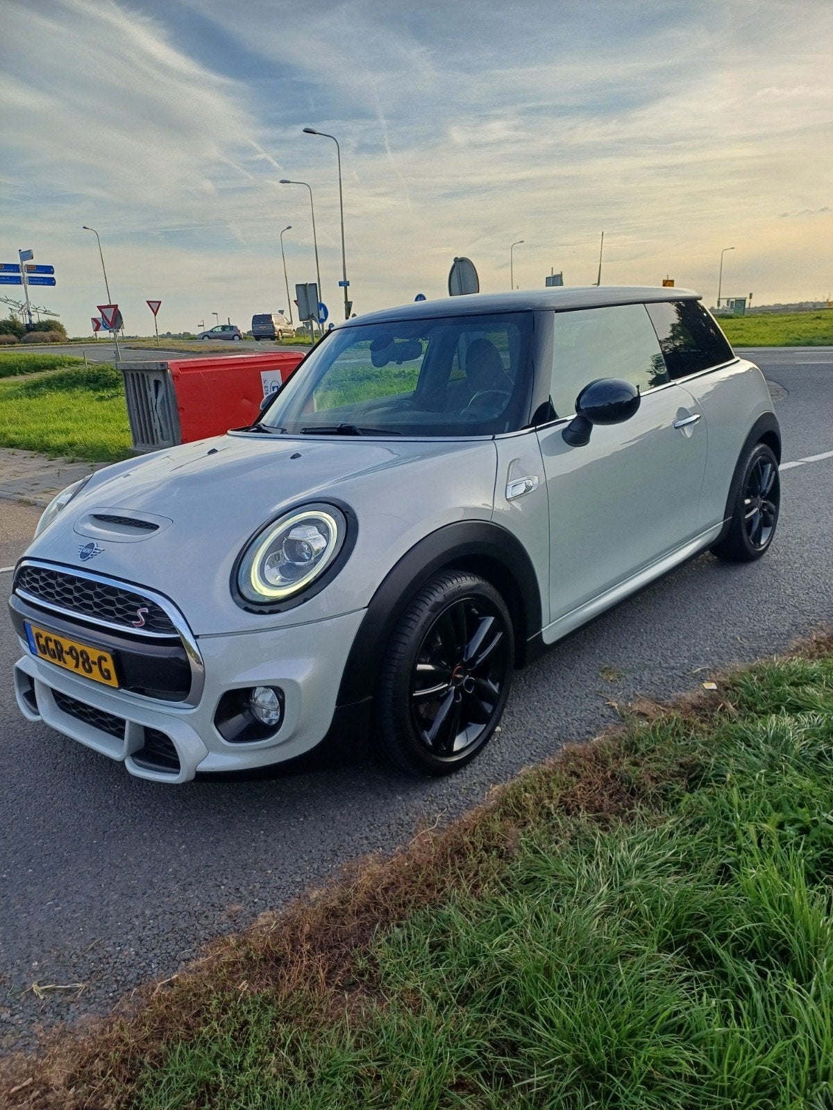 Mini Cooper S 2.0  JCW pakket (kuipstoelen)Automaat, Automaat, 1998 cc, 1195 kg, Zwart