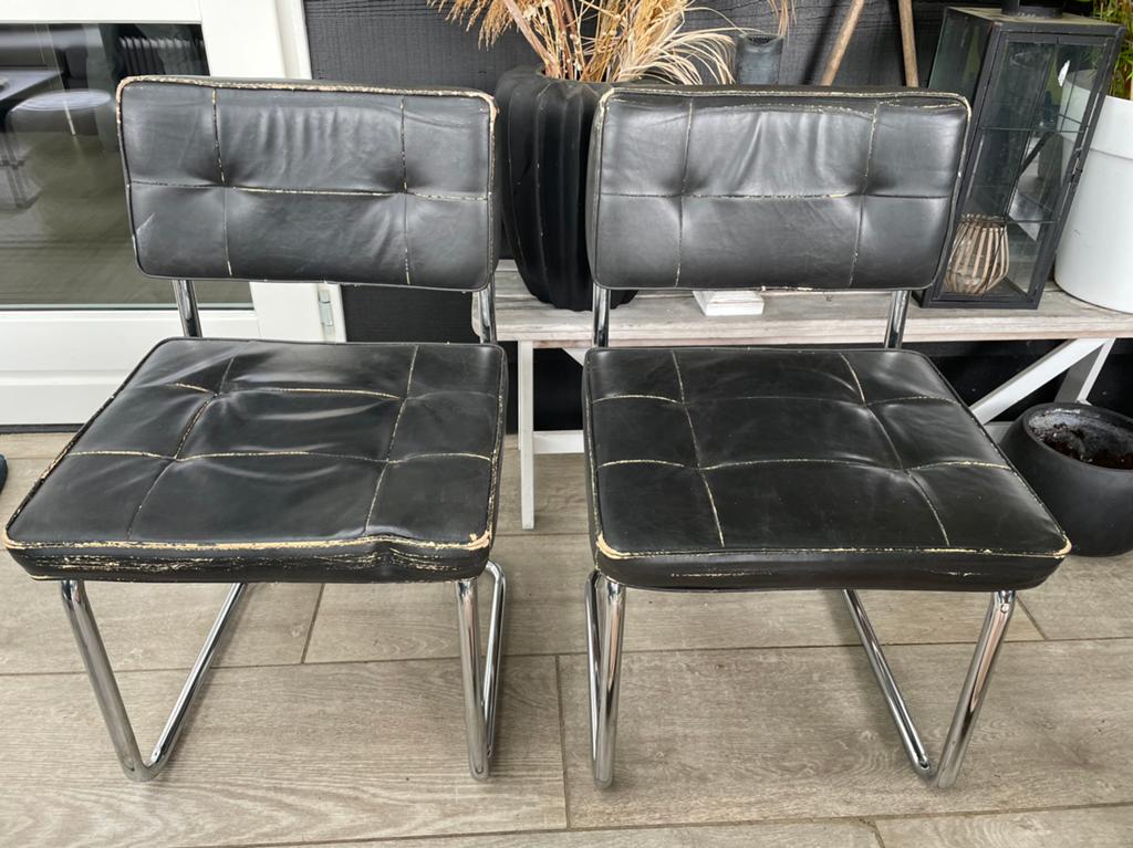 Gratis: 2 zwarte stoelen, Ophalen, Gebruikt, Zwart, Leer