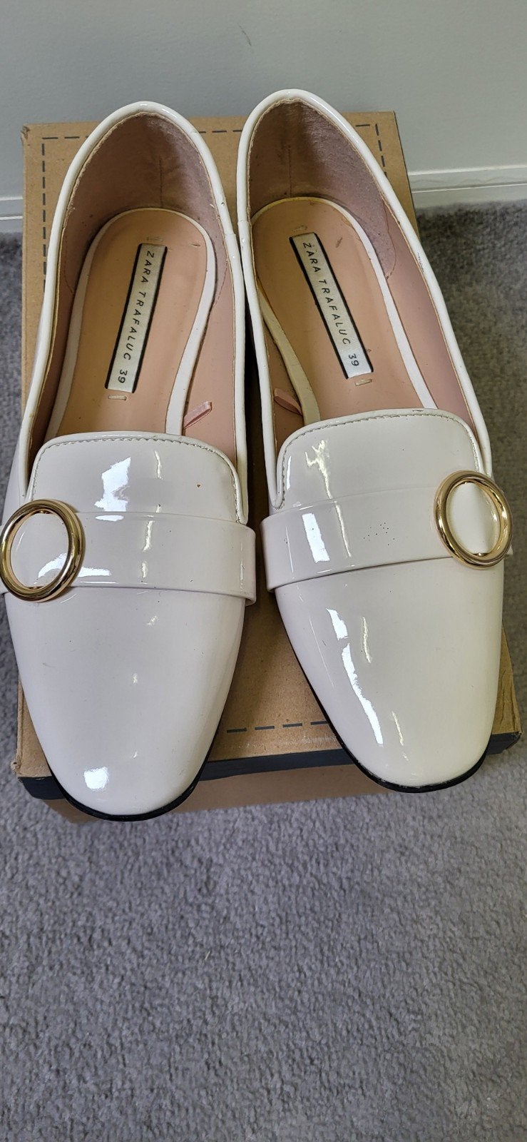 Zara Trafaluc Witte Lak Instappers Maat 39, Kleding | Dames, Schoenen, Zo goed als nieuw, Wit, Instappers, Zara Trafaluc