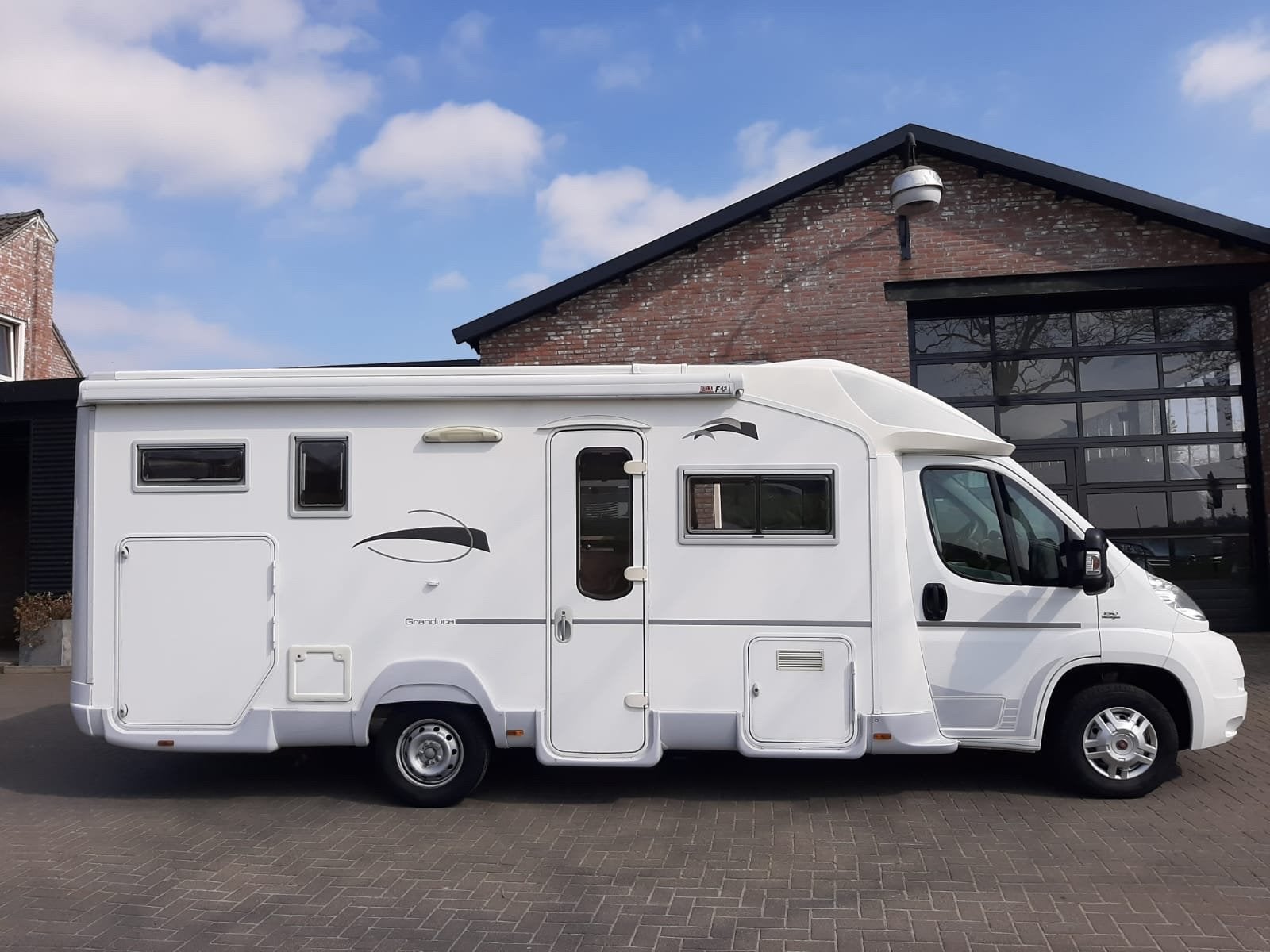 Camper met vastbed, airco, cruisecontrol en 130 pk 95.000 km, Caravans en Kamperen, Campers, Fiat, Handgeschakeld, Particulier