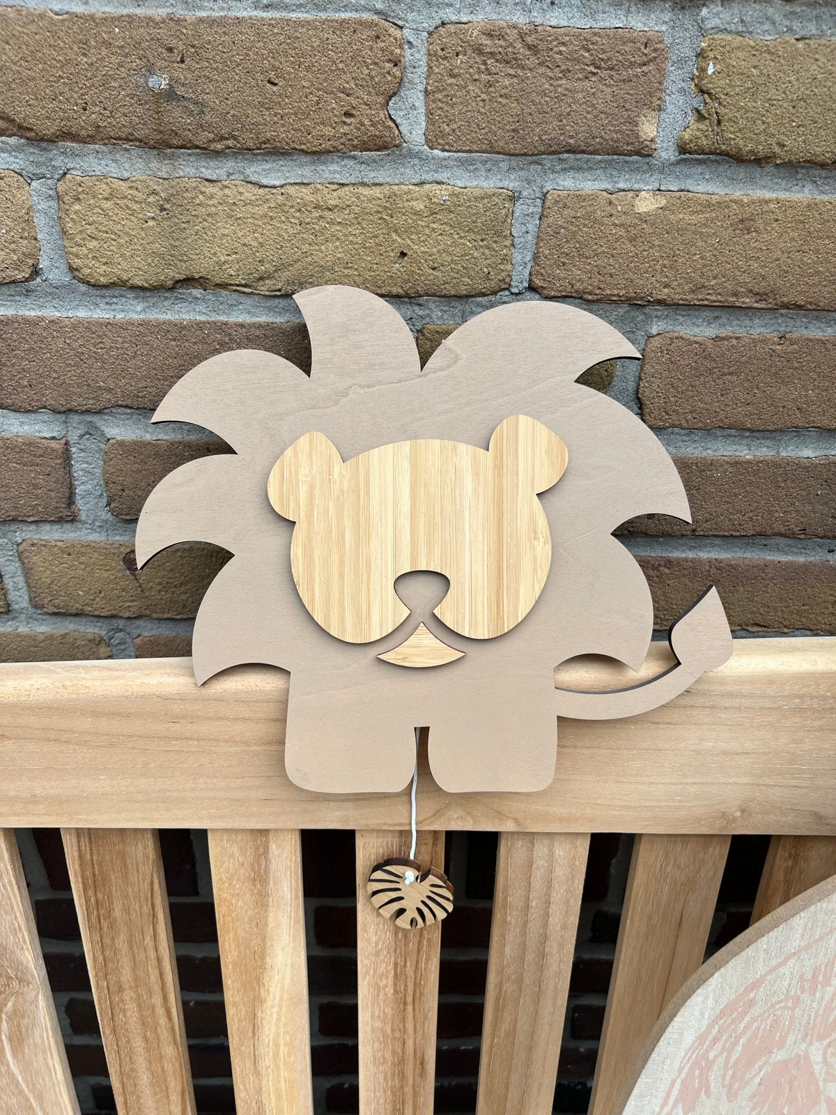 Houten leeuw wanddecoratie voor baby- of kinderkamer, Ophalen, Overige merken, Bruin, Zo goed als nieuw