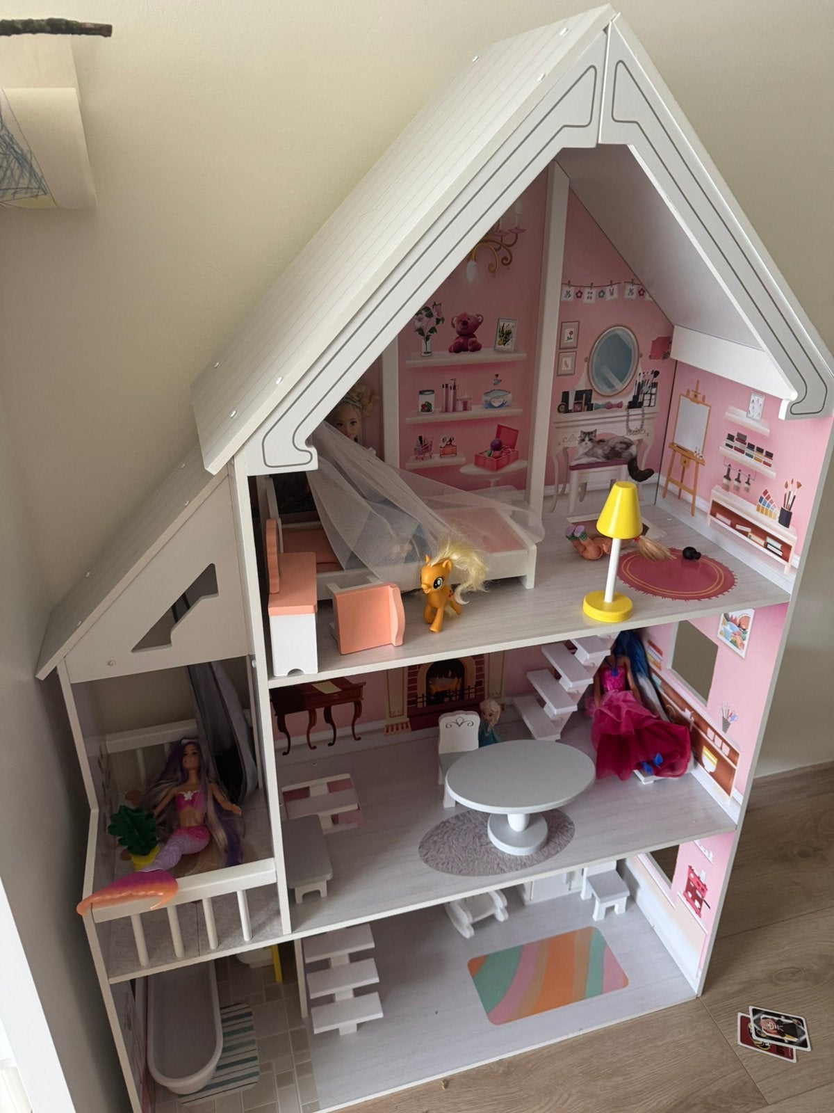 Groot houten poppenhuis voor Barbie, Ophalen, Zo goed als nieuw, Poppenhuis