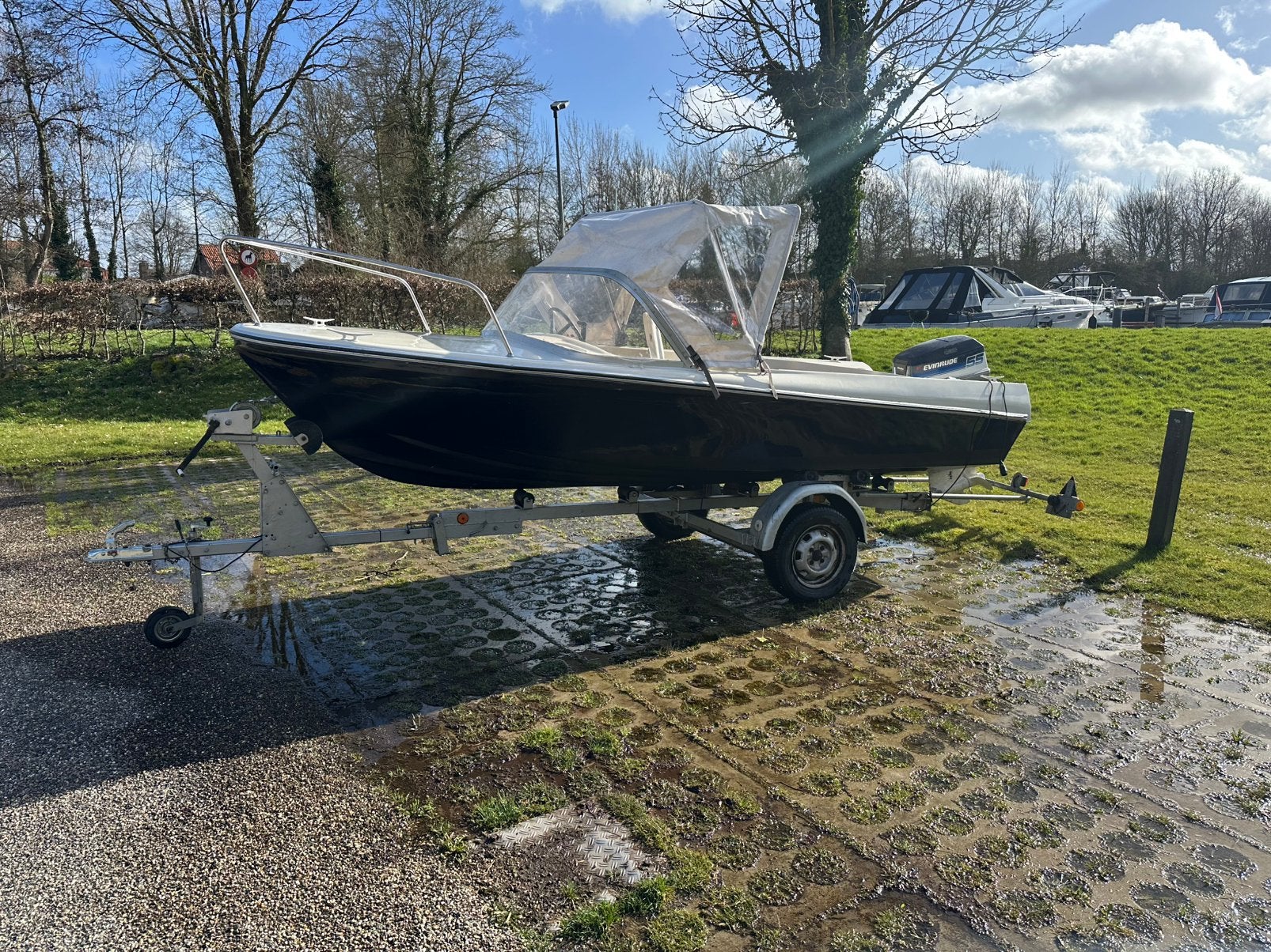 Nieuwe verf en antifolie 55pk en trailer, Ophalen, Gebruikt, Motor en Techniek