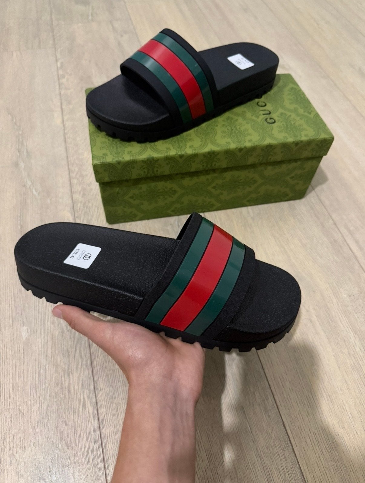 Gucci Slides Nieuw met alle toebehoren - Maat 42 & 43, Ophalen of Verzenden, Nieuw, Zwart