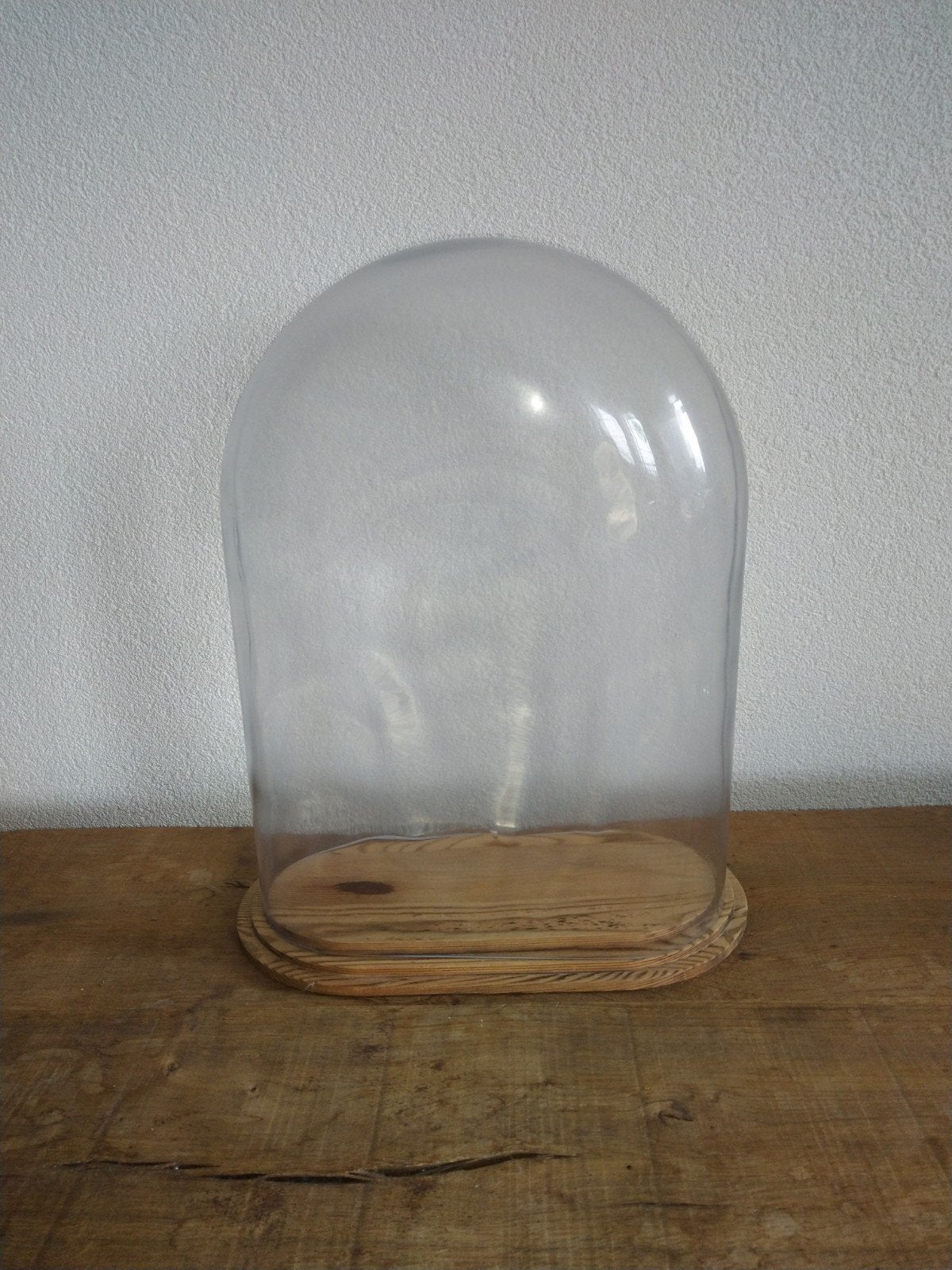 Antieke glazen stolp met houten voet, Ophalen