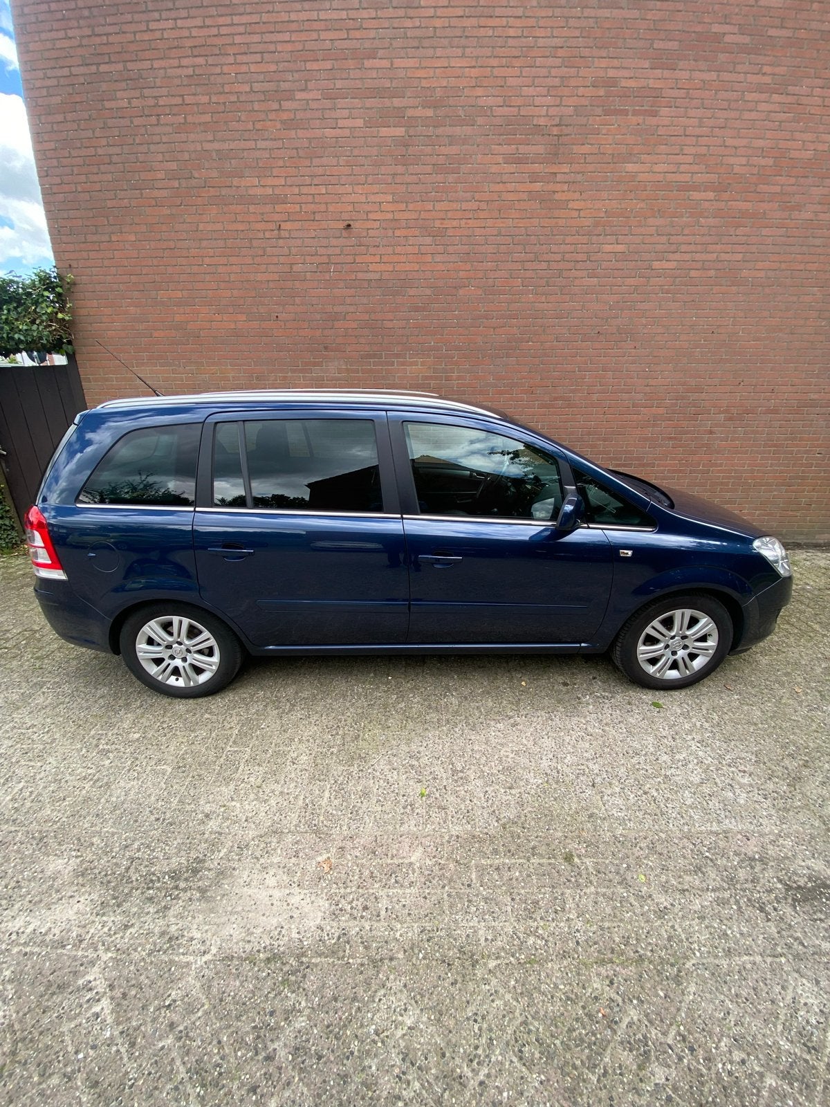 Opel Zafira 1.8 101KW 140PK 2011 Blauw, Auto's, Opel, Voorwielaandrijving, Zwart, 4 cilinders, Particulier
