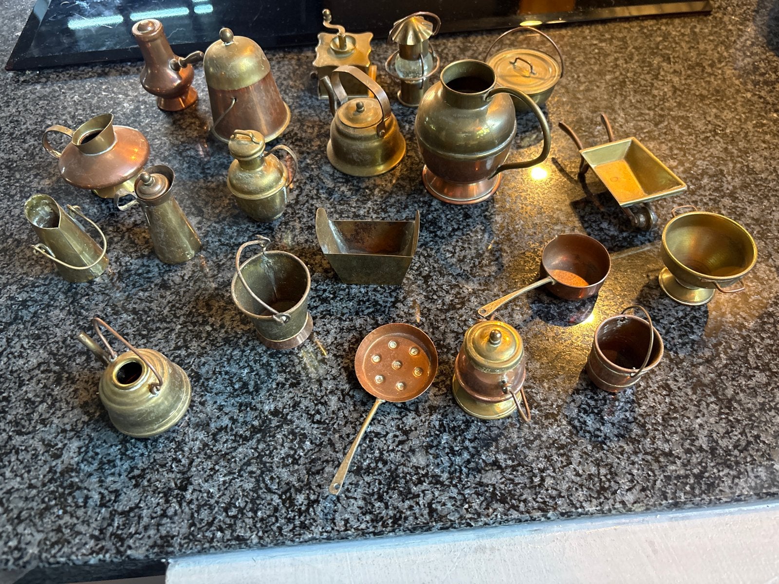 Verzameling van 20 Miniatuur Koperen en Bronzen Items, Antiek en Kunst, Ophalen of Verzenden, Koper