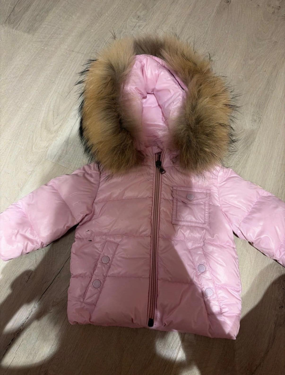 Moncler Roze Baby Jasje met Bontkraag - Maat 6-9 Maanden, Ophalen of Verzenden, Gebruikt, Meisje, Jasje